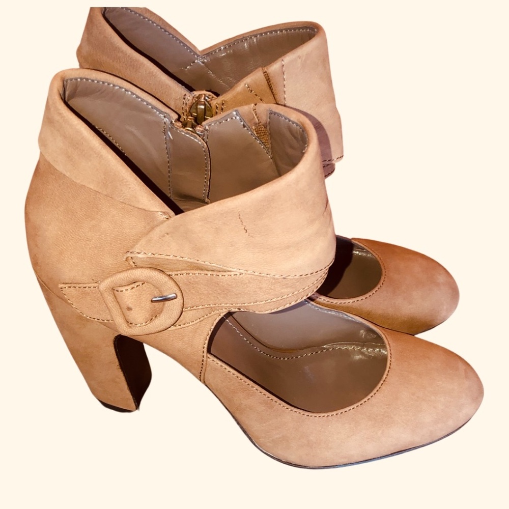 B. Makowsky Suede Mary Jane Heels. Size 9